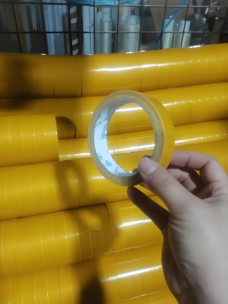 Typer av genomskinlig dubbelhäftande tejp